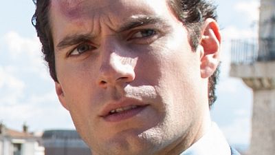 Imagem da notícia Filme de comédia e espionagem com Henry Cavill ganha primeira imagem