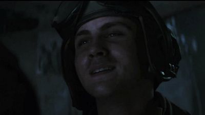 Imagem da notícia Exclusivo: clipe legendado de Corações de Ferro mostra momento de tensão enfrentado pela tropa