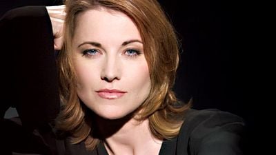 Imagem da notícia Salem terá Lucy Lawless, a princesa guerreira Xena, em sua terceira temporada