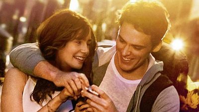 Imagem da notícia Exclusivo: Lily Collins e Sam Claflin se divertem em vídeo das filmagens de Simplesmente Acontece