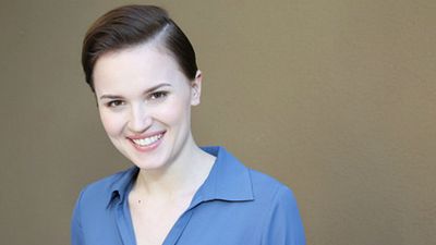 Imagem da notícia Autora de “Divergente” está escrevendo série “nos moldes de Star Wars”