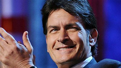 Imagem da notícia Charlie Sheen critica final de Two and a Half Men e chama Chuck Lorre de imaturo