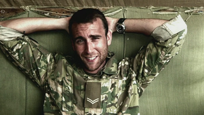 Imagem da notícia Emma Watson usa seu Twitter para promover nova série de Matthew Lewis