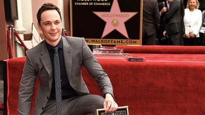 Jim Parsons é eternizado com estrela na Calçada da Fama