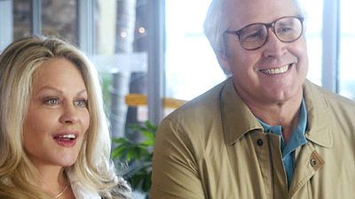 Imagem da notícia Chev & Bev não existe mais! ABC altera o título da comédia com Chevy Chase e Beverly D’Angelo