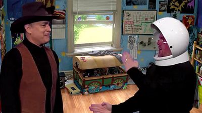 Imagem da notícia Tom Hanks reencena filmes de sua carreira em apenas sete minutos