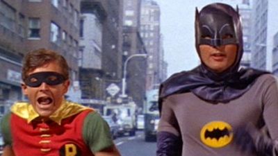 Imagem da notícia Atores que viveram Batman e Robin em clássico de 1966 vão dublar animação do Homem-Morcego