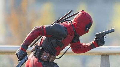 Imagem da notícia Imagens de bastidores de Deadpool mostram filmagem de sequência que os fãs já conhecem