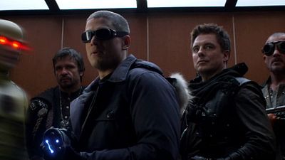 Imagem da notícia Arrow e The Flash ganham divertido novo clipe: O Clube da Luta dos Super-Heróis