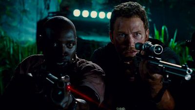 Imagem da notícia Jurassic World: Novo e eletrizante trailer mostra humanos se unindo contra dinossauros