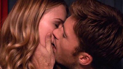 Imagem da notícia Beijos, lágrimas e amores impossíveis em vídeos legendados de Uma Longa Jornada