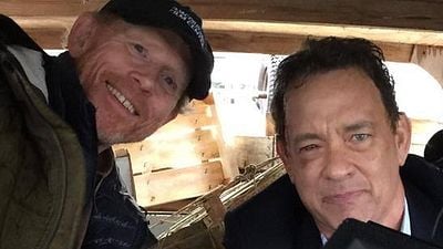 Imagem da notícia Ron Howard posa com Tom Hanks na primeira imagem de Inferno