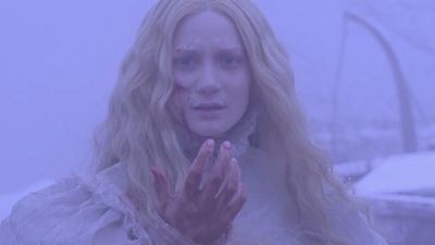 "Fantasmas são reais", descobre Mia Wasikowska no trailer legendado de A Colina Escarlate