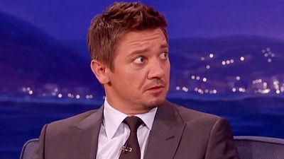 Imagem da notícia Sem arrependimentos: Jeremy Renner volta a chamar a Viúva Negra de "vadia"