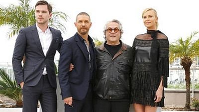 Imagem da notícia Festival de Cannes 2015: Tom Hardy pede desculpas a George Miller em coletiva de Mad Max: Estrada da Fúria