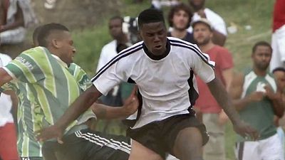 Imagem da notícia Exclusivo: Paixão pelo futebol é tema do documentário Campo de Jogo (vídeo)