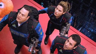 Imagem da notícia Caça aos monstros digitais em novo trailer de Pixels