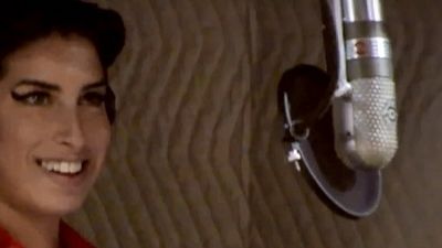 Imagem da notícia Trailer de documentário sobre Amy Winehouse destaca os empolgados elogios recebidos no Festival de Cannes