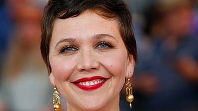 Imagem da notícia Aos 37 anos, Maggie Gyllenhaal foi considerada velha demais para fazer par com um ator de 55
