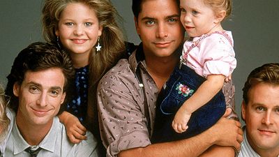 Imagem da notícia Telefilme sobre Três é Demais gera polêmica com  "estranha" primeira imagem