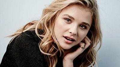 Imagem da notícia Chloe Grace Moretz vai interpretar mulher com misteriosa doença em filme produzido por Charlize Theron