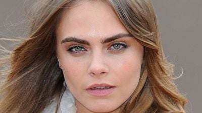 "Filmes de super-heróis são totalmente sexistas", ataca Cara Delevingne, que está no elenco de Esquadrão Suicida