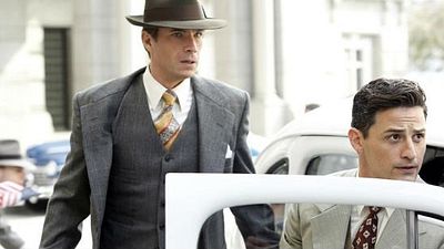 Imagem da notícia Agent Carter: James D'Arcy e Enver Gjokaj voltam para a segunda temporada