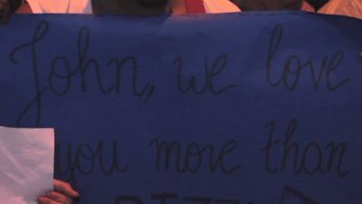 Imagem da notícia Exclusivo: Saiba como foi a pré-estreia de Cidades de Papel no Brasil, com John Green