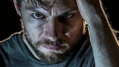 Imagem da notícia Outcast: Nova série sobrenatural do autor de The Walking Dead ganha seus primeiros cartazes