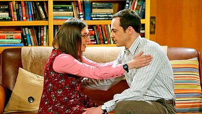 Imagem da notícia Comic-Con 2015: Surpresas e especulações sobre o futuro de Amy e Sheldon marcam o painel de The Big Bang Theory