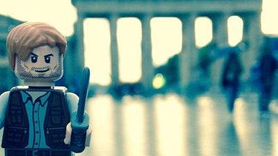 Imagem da notícia Jurassic World: A volta ao mundo do LEGO Owen em imagens