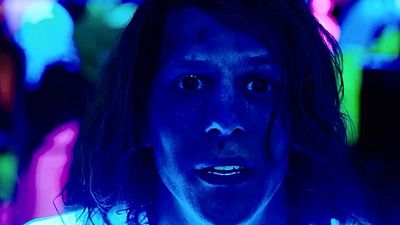Imagem da notícia Nenhum momento de ócio para o supersoldado Jesse Eisenberg no novo trailer de American Ultra