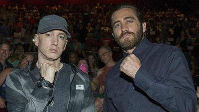 Imagem da notícia Jake Gyllenhall e Eminem surpreendem fãs em exibição do drama Nocaute