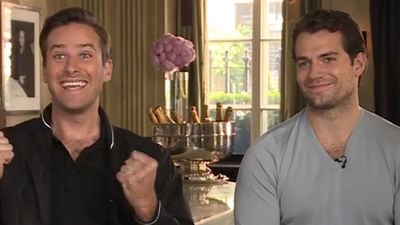 Imagem da notícia Henry Cavill despista repórter que perguntou se ele estará em 50 Tons Mais Escuros