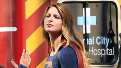 Imagem da notícia Supergirl revela superpoderes em novas imagens do set