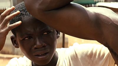 Imagem da notícia Crianças se tornam soldados no vídeo legendado de Beasts of No Nation, primeiro filme da Netflix