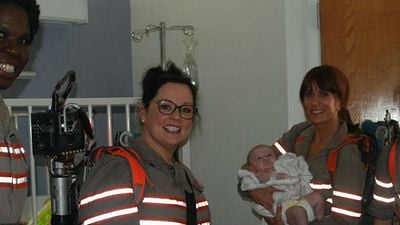 Imagem da notícia Protagonistas do novo Caça-Fantasmas visitam hospital infantil