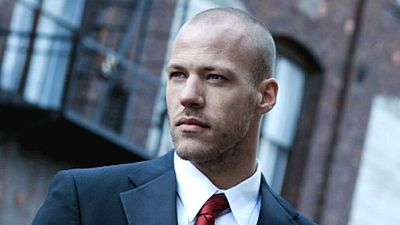 Imagem da notícia Legends of Tomorrow: Definido o ator que fará o Gavião Negro na série derivada de Arrow e The Flash