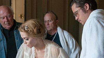 Imagem da notícia "Foi complicado dirigir nossas cenas de briga", revela Angelina Jolie sobre o trabalho com Brad Pitt em By The Sea