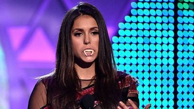 Imagem da notícia Nina Dobrev se despede de The Vampire Diaries no Teen Choice Awards 2015! Confira os vencedores!