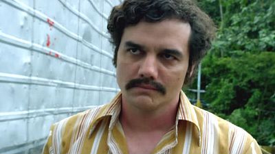 Imagem da notícia Narcos: Novo trailer destaca que Pablo Escobar teve muito mais dinheiro que Al Capone