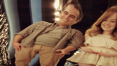 Imagem da notícia Exclusivo: Homem Irracional ganha novo trailer legendado, com 	Joaquin Phoenix e Emma Stone