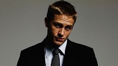 Imagem da notícia Arrependido? Charlie Hunnam volta a falar sobre Cinquenta Tons e diz que a desistência foi o momento mais difícil de sua carreira
