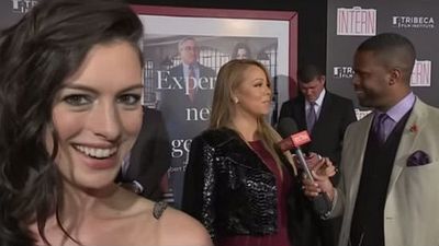 Imagem da notícia Anne Hathaway surta com a presença de Mariah Carey na pré-estreia de Um Senhor Estagiário