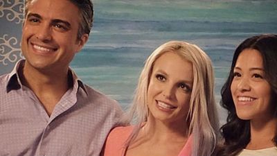 Imagem da notícia Jane The Virgin: Britney Spears grava suas primeiras cenas na série