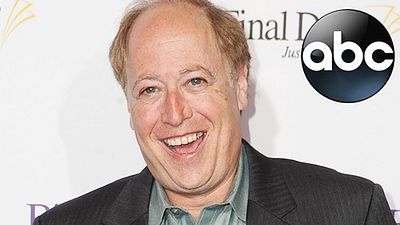 Imagem da notícia Produtor de Modern Family vende nova comédia para a ABC