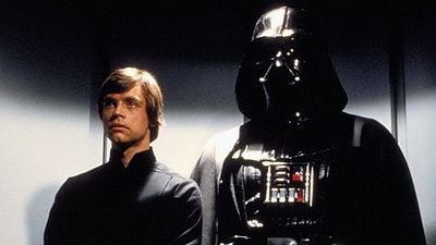 Imagem da notícia Star Wars: Mark Hamill disse para J.J. Abrams que gostaria que Luke se juntasse ao lado negro da Força (há 10 anos)