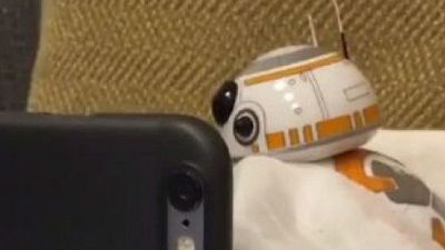 Imagem da notícia BB-8 reage ao novo trailer de Star Wars - O Despertar da Força