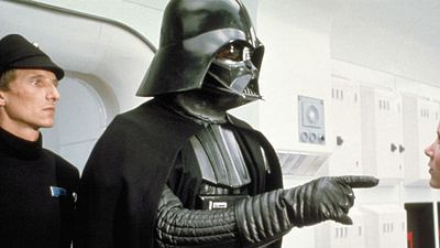 Imagem da notícia Professor se veste de Darth Vader para motivar alunos antes da prova do Enem