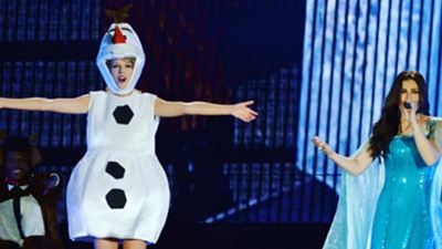 Taylor Swift, de Olaf, e Idina Menzel, de Elsa, cantam Let It Go